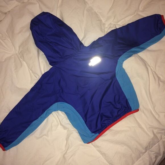 The North Face Baby Jacket Reversible Fleece Multicolor Hooded Size 6-12 - Picture 3 of 8